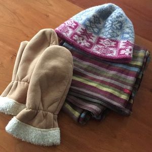 Hat, mittens, scarf